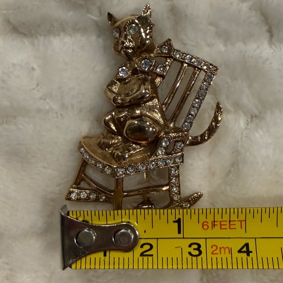 1928 Gold Tone Cat Brooch on Rocking Chair w/ Rhinestones - Picture 9 of 9